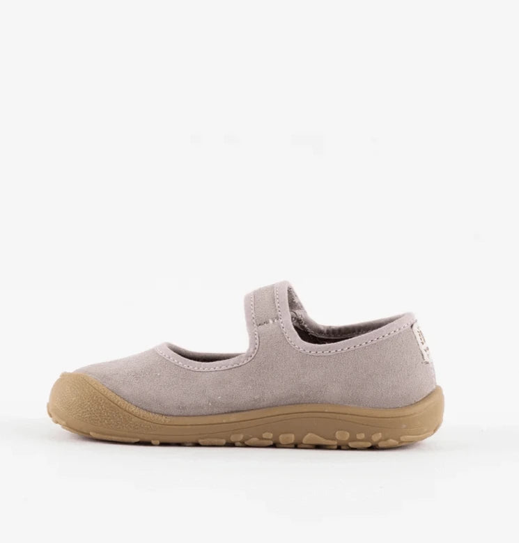 Mercedita Bosco Barefoot nude Victoria