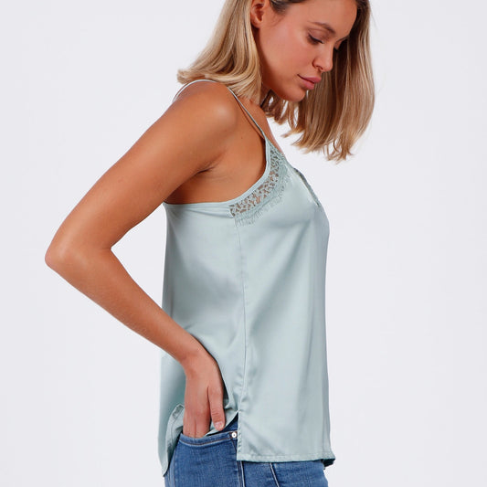 Camiseta verde agua tirante puntilla escote - Admas