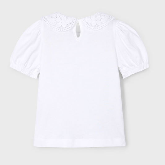 Camiseta cuello crochet blanco . Mayoral