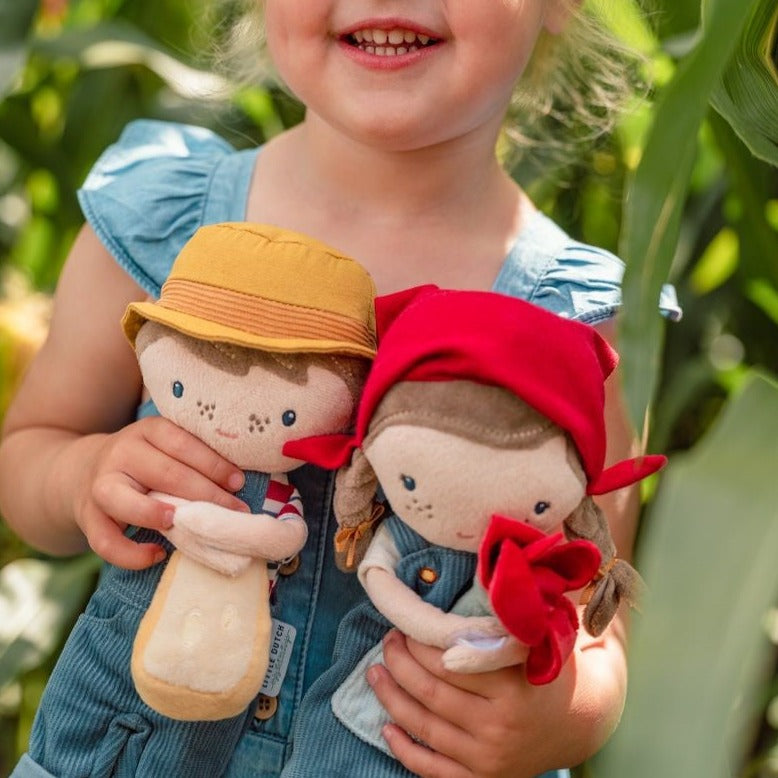 Jim granjero con gallina