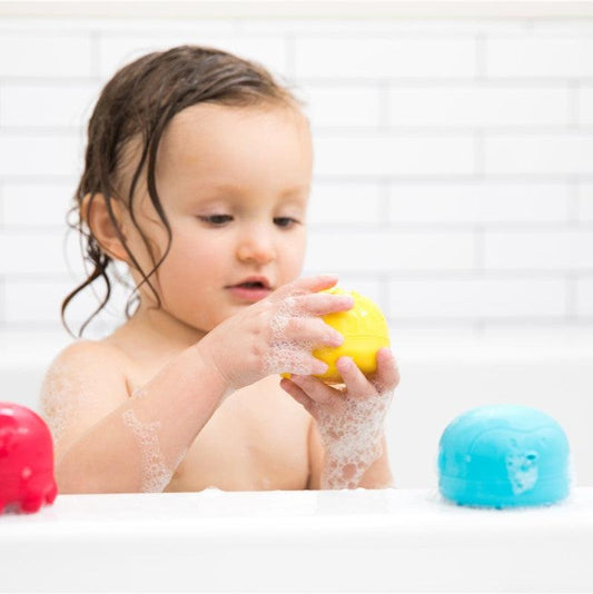 Estruja y cambia juguete de baño Ubbi