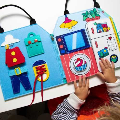 Libro Play Kit Montessori "Mi Día" - OMY