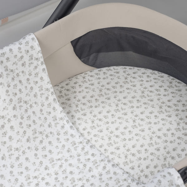 Sabana Ajustable Cuco + Muselina Little Bloom Flor Gris - Pasito a Pasito