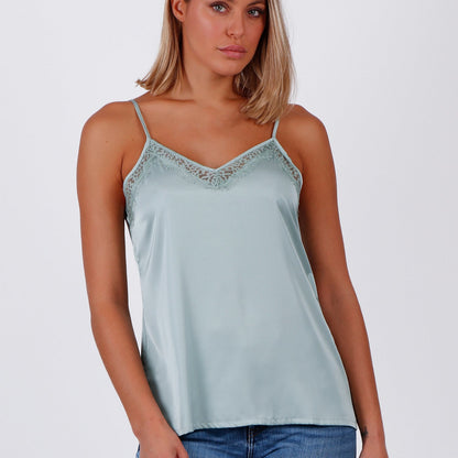 Camiseta verde agua tirante puntilla escote - Admas