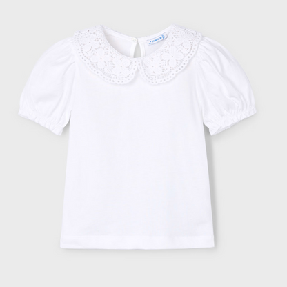 Camiseta cuello crochet blanco . Mayoral