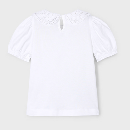 Camiseta cuello crochet blanco . Mayoral