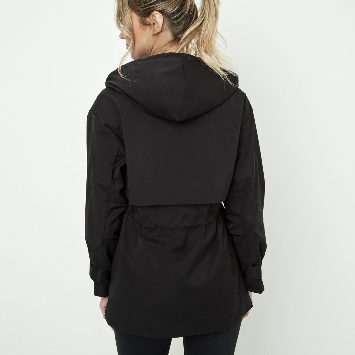 Cazadora Impermeable Negra by Pilar Rubio – Selmark