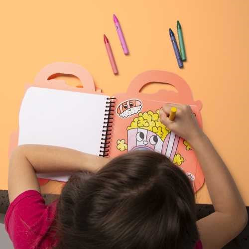 Libro con pinturas y pegatinas Yummy - Omy