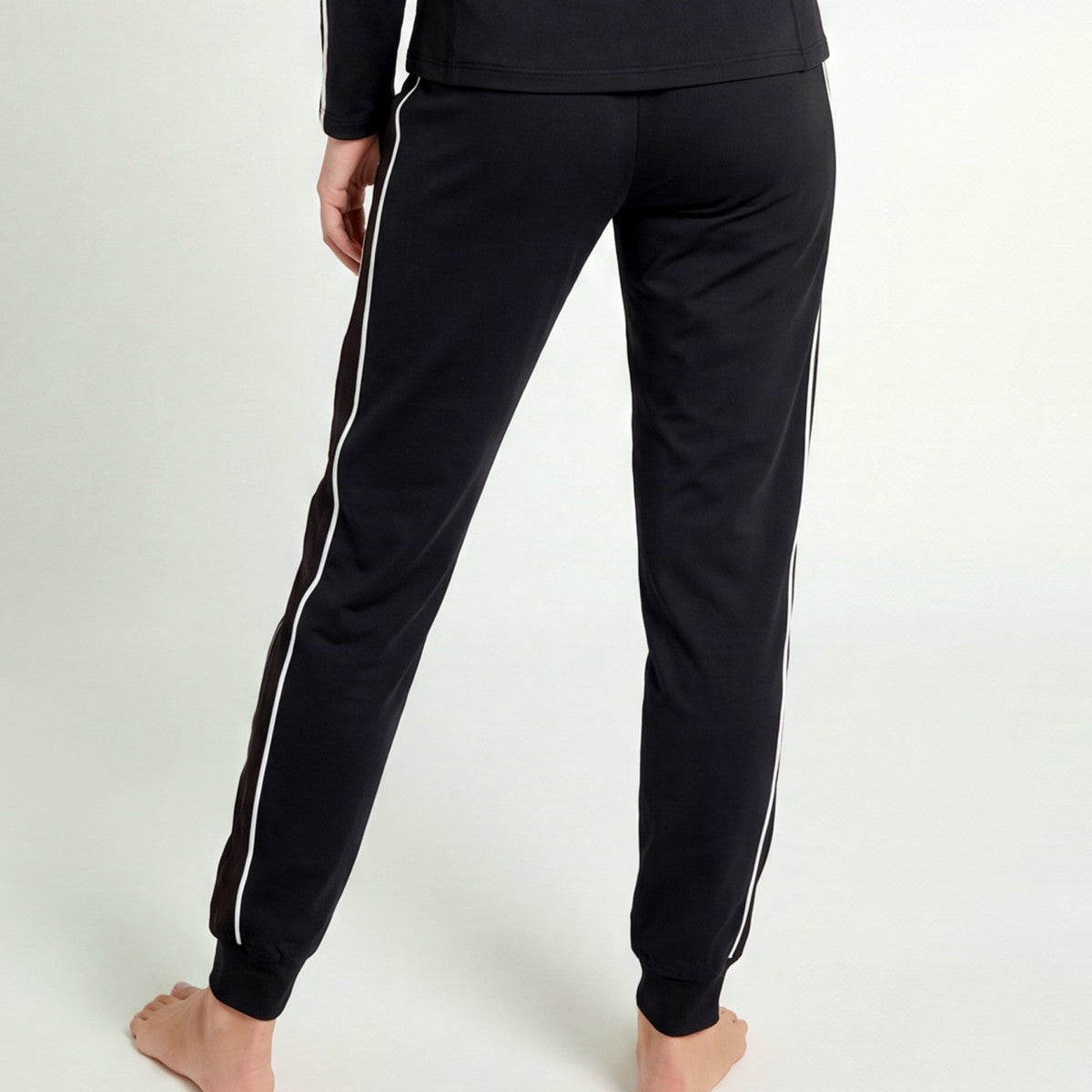 Pantalón Jogger Deportivo Negro by Pilar Rubio – Selmark